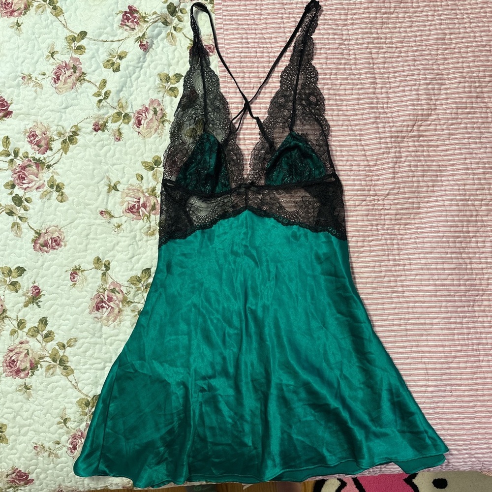 victoria’s secret emerald green and black lace slip dress. marked size M. - Picture 1 of 3